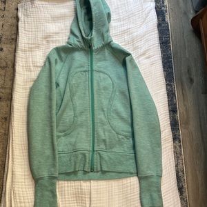Super cute Lululemon sweatshirt